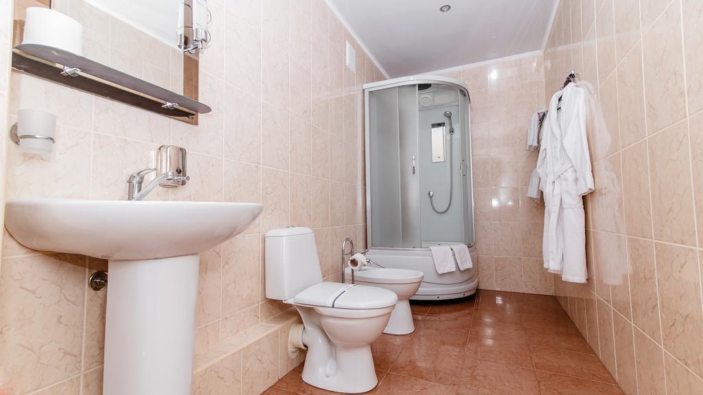 Hotel Ukraine Tsjernihiv Eksteriør bilde